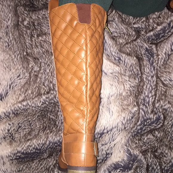 Light hazelnut pleather boots.Right below the knee - Picture 3 of 4